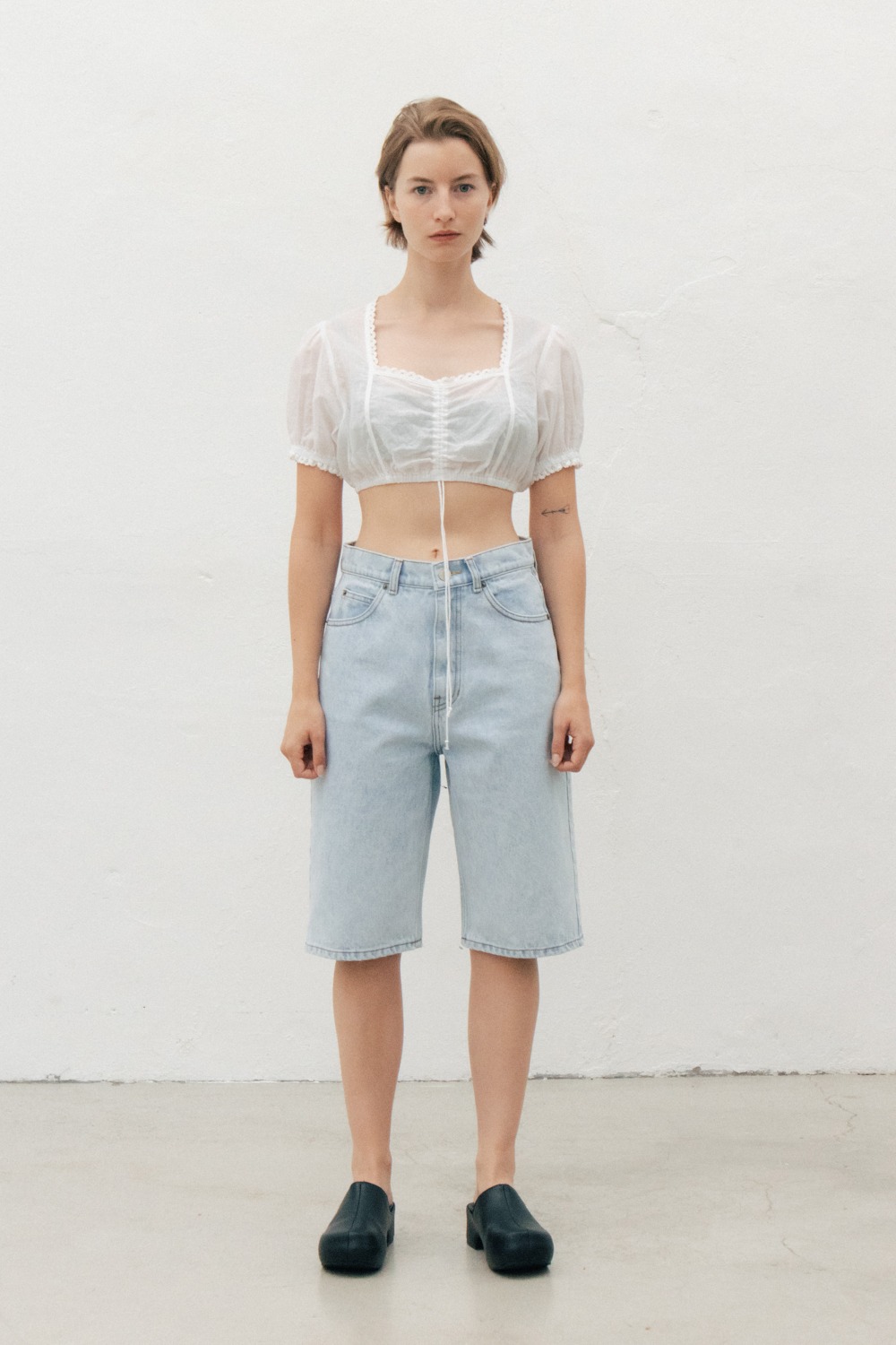 Via Holiday cropped blouse (ivory)